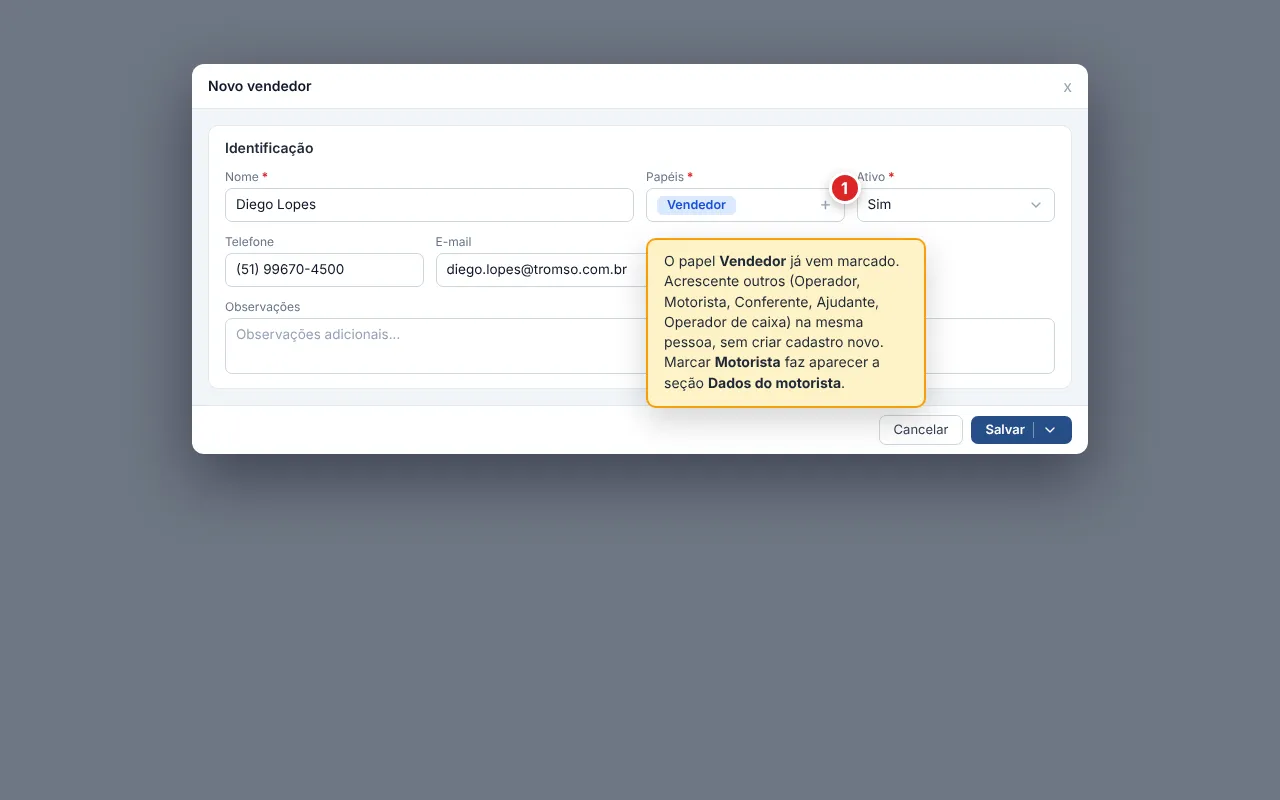 Janela Novo vendedor com a seção Identificação preenchida: Nome, Papéis com o chip Vendedor já marcado, Ativo igual a Sim, Telefone, E-mail e Observações